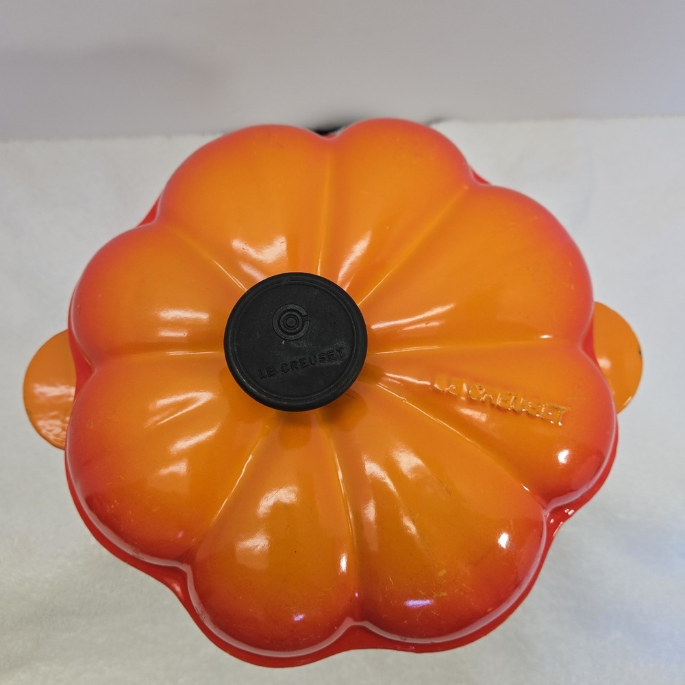Vtg LE CREUSET Orange Cast Iron Enamel Dutch Oven Pumpkin 2QT 1.9L Cocotte EUC! - Picture 2 of 16